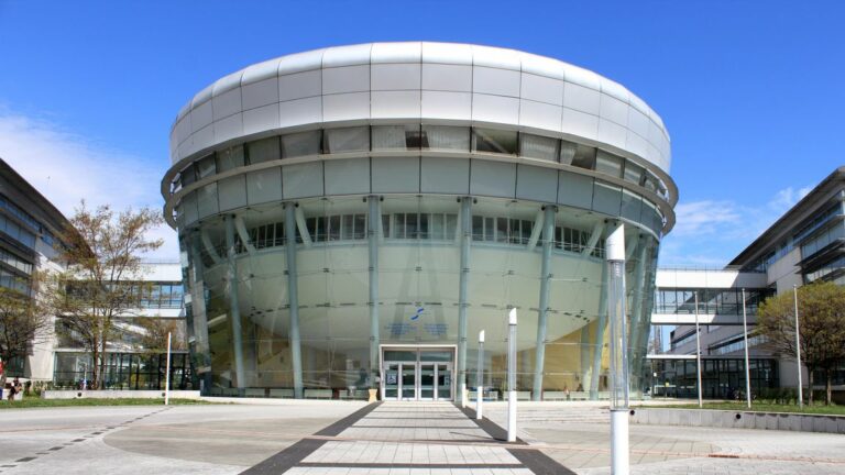 Campus façade batiment Telecom -Physique Strasbourg