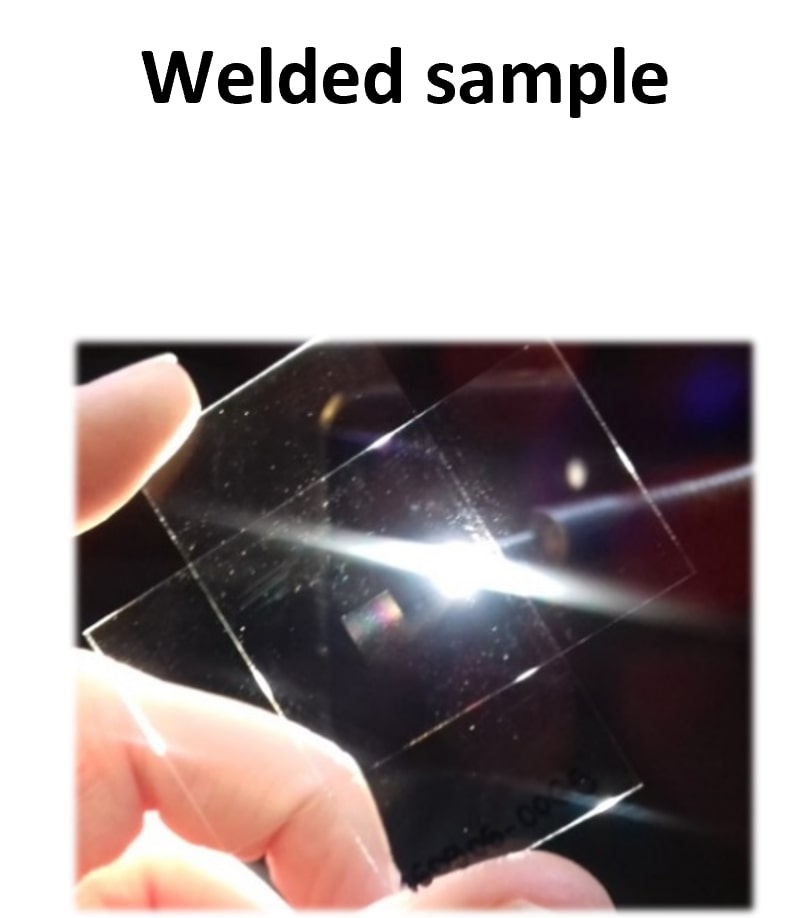 Echantillon de verre soudé par des impulsions laser femtosecondes utilisant un dispositif de focalisation à longue distance focale